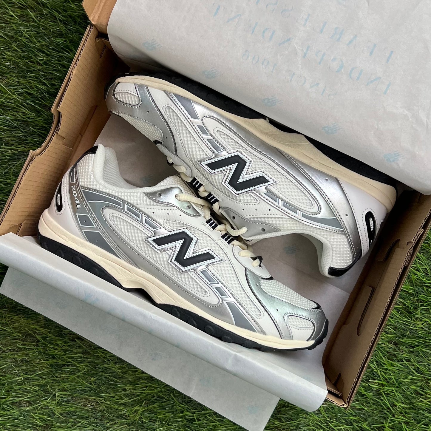 New Balance 204L “Silver Metallic Black”