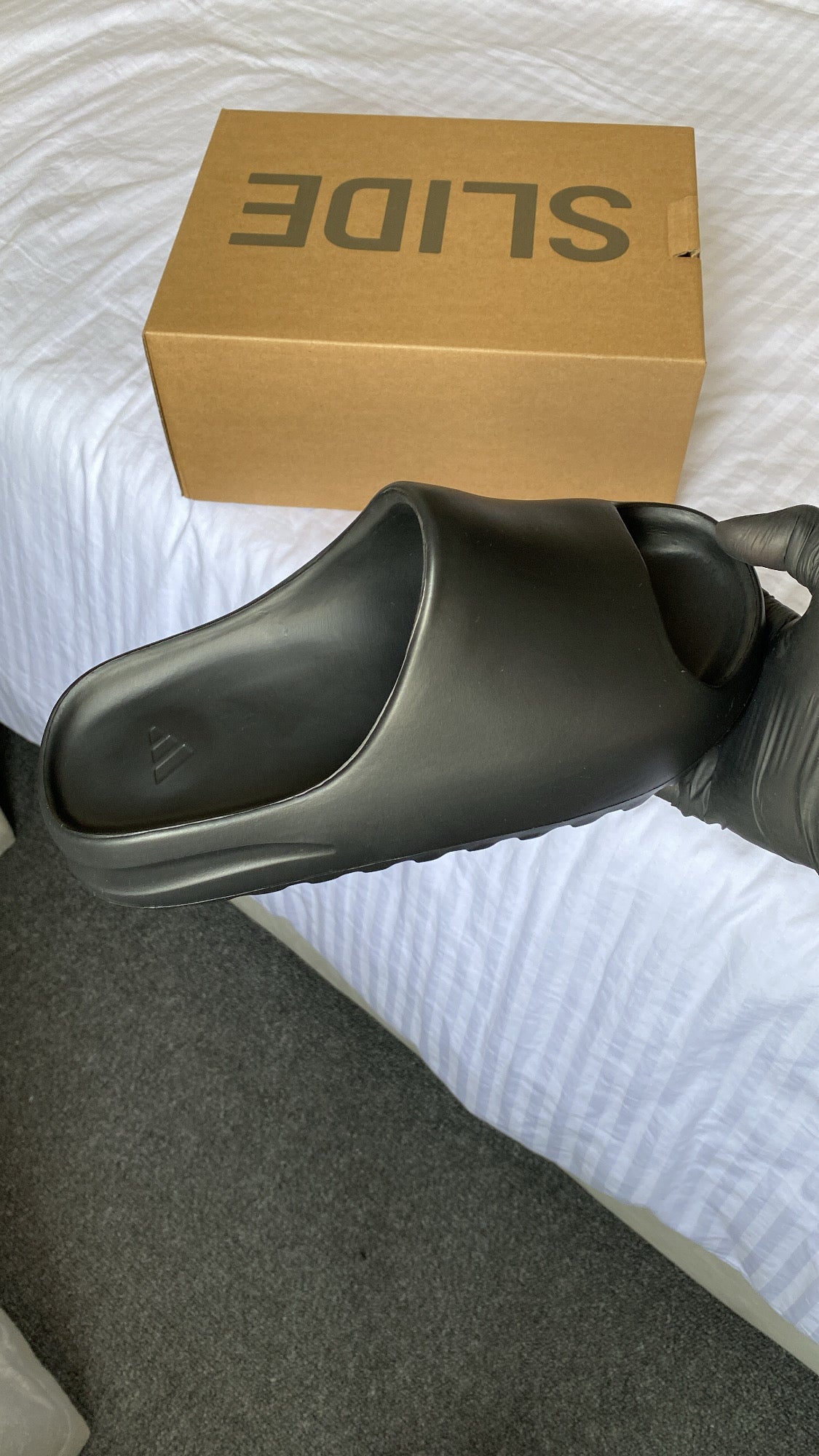 Yeezy Slide “Onyx” (Master Quality)