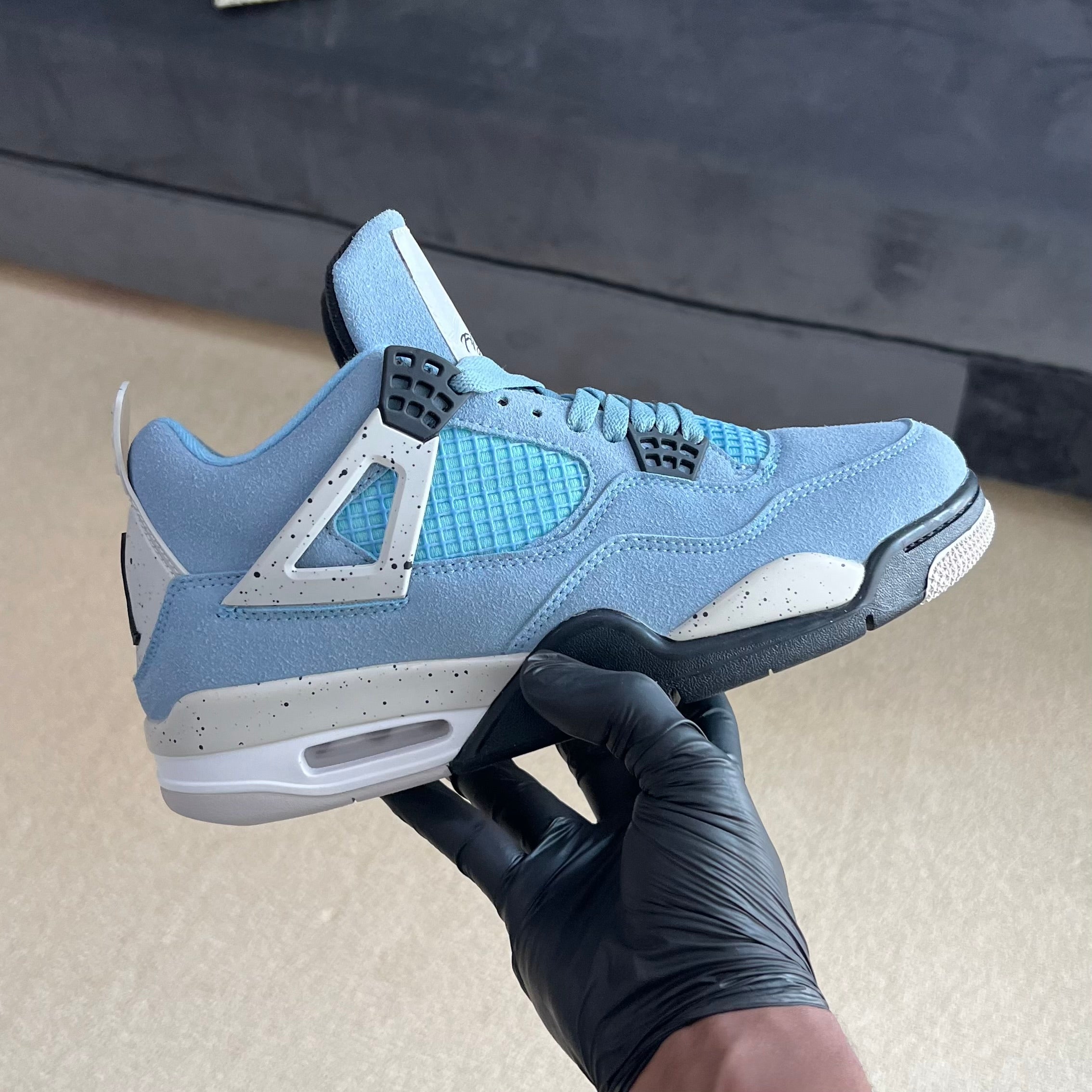 Air Jordan 4 “University Blue” – SneakerLab