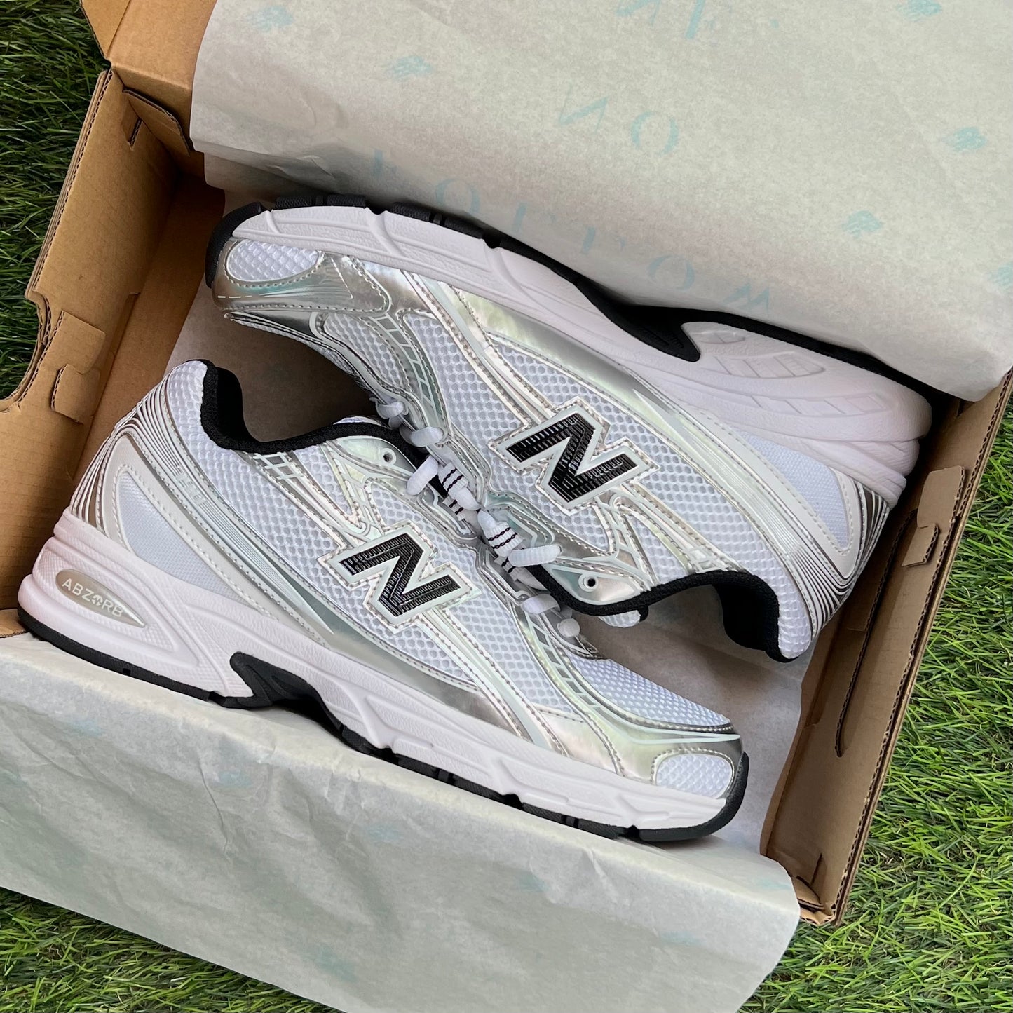 New Balance 740 "White Silver/Metallic Black"