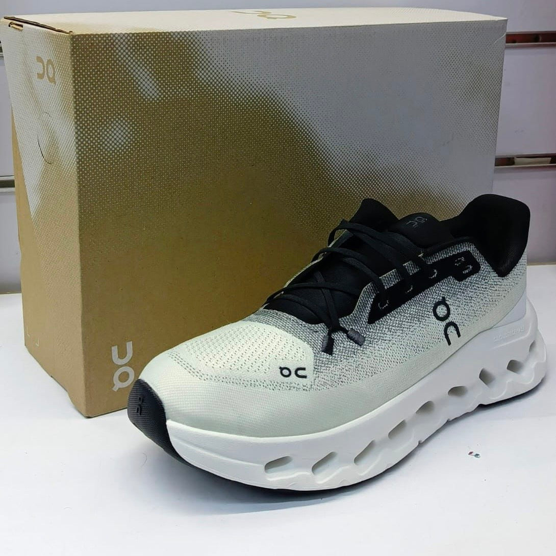 On Cloudtilt "Black/Ivory"