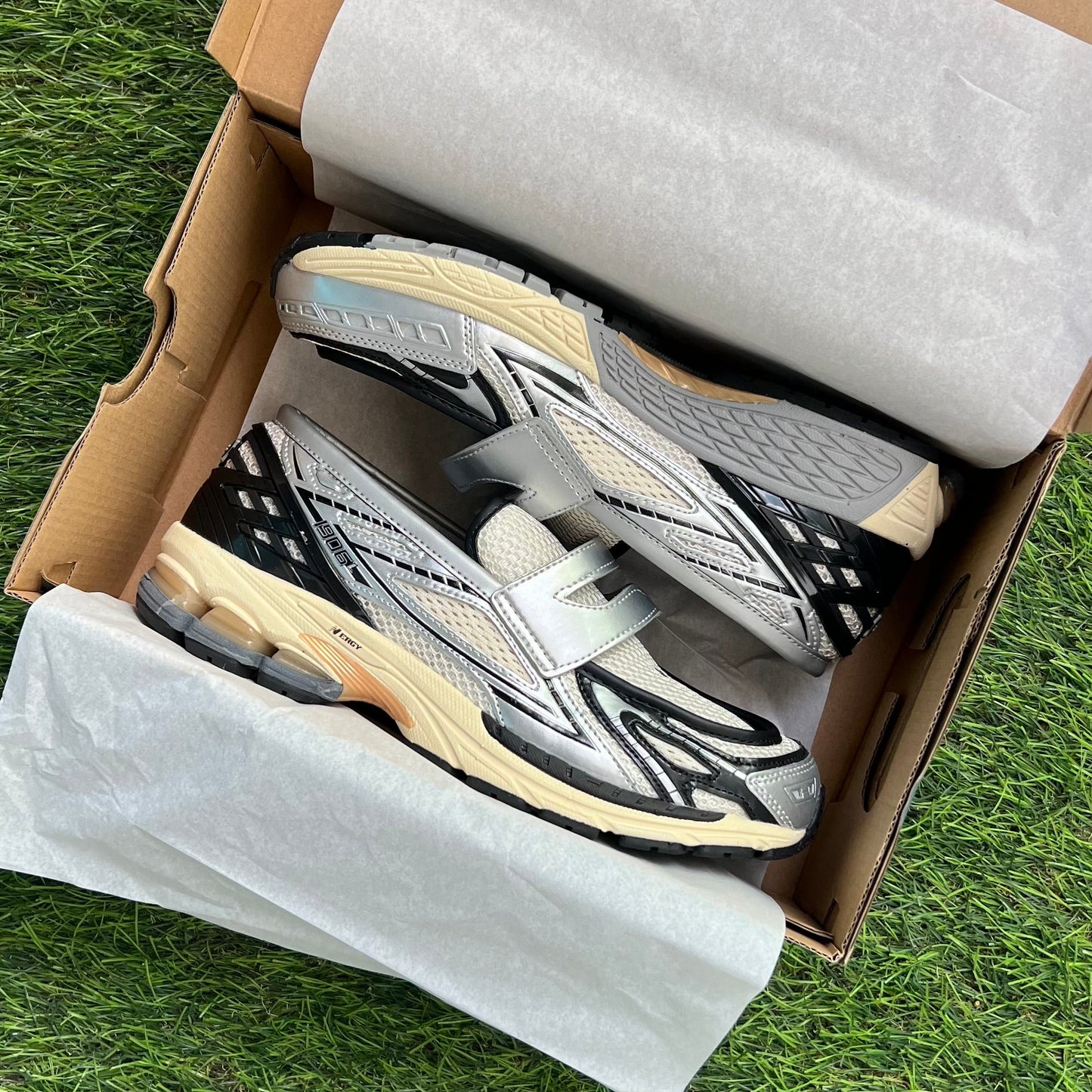 New Balance 1906L “Silver Metallic Cream” (Master Quality)
