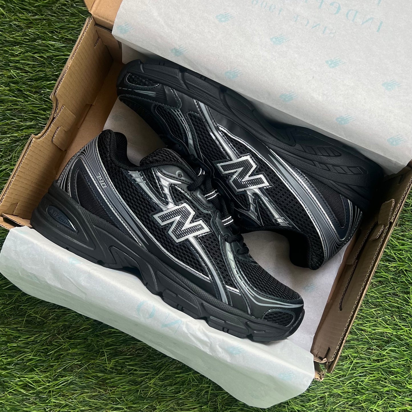 New Balance 740 “Black Grey Silver”