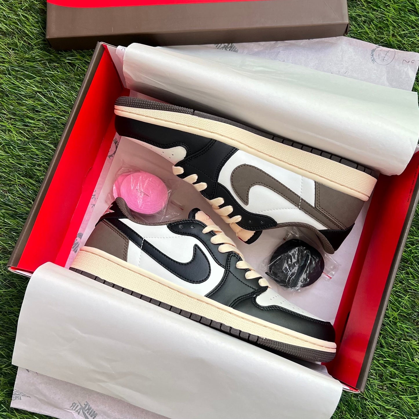 Air Jordan 1 Retro Low OG "Mocha" (Master Quality)